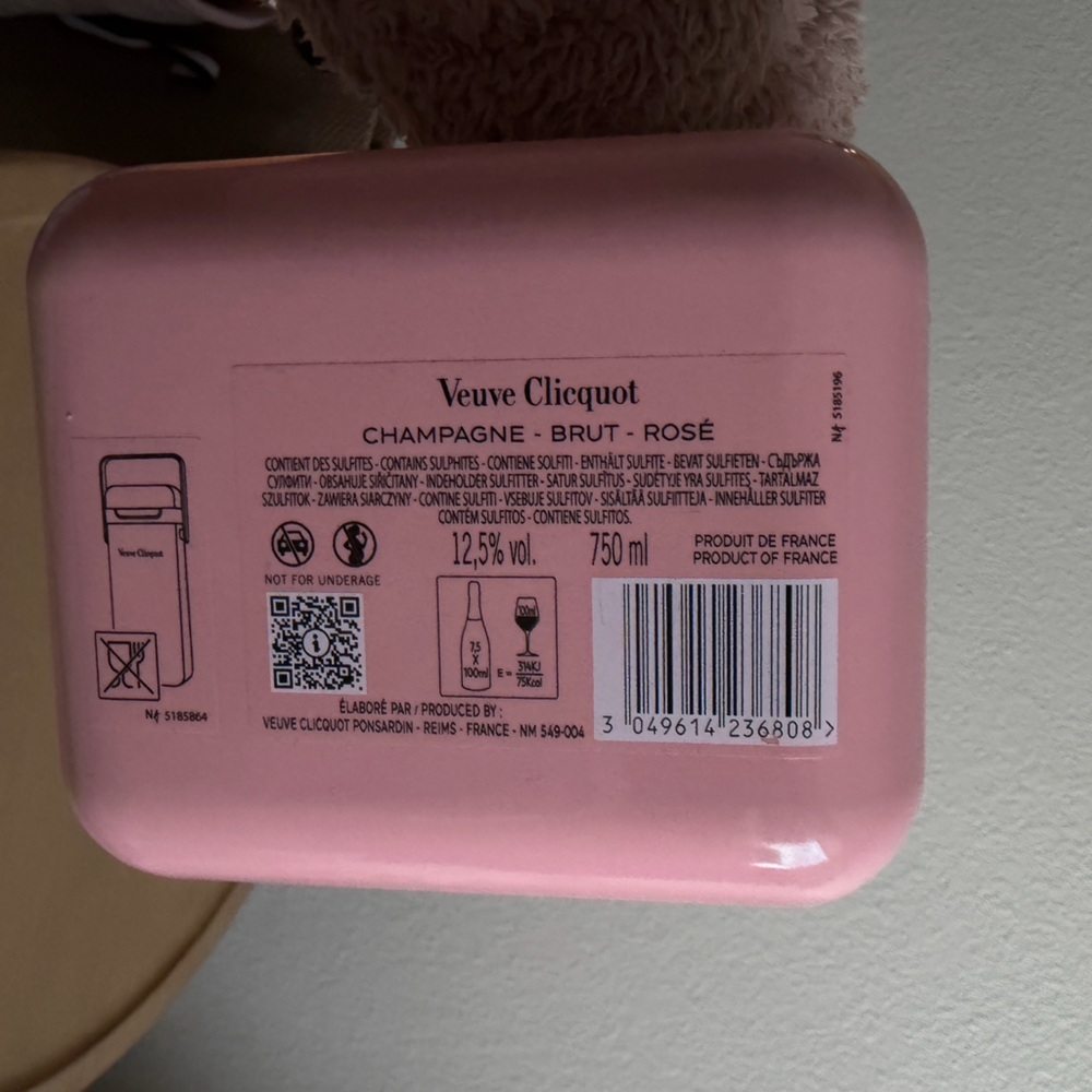 NEW authentic VEUVE CLICQUOT ROSE COOLER - Picture 5 of 9